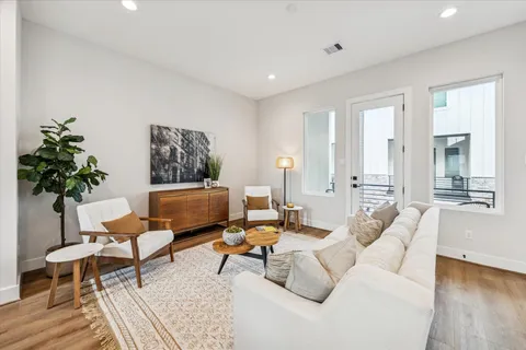 $379,900 | 526 Janisch Road, Houston, TX 77018