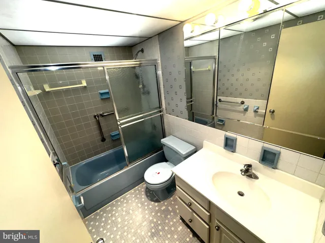 $185,000 | 1001 City Avenue, Unit EE423, Wynnewood, PA 19096