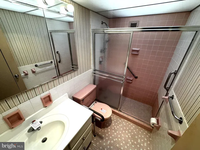 $185,000 | 1001 City Avenue, Unit EE423, Wynnewood, PA 19096