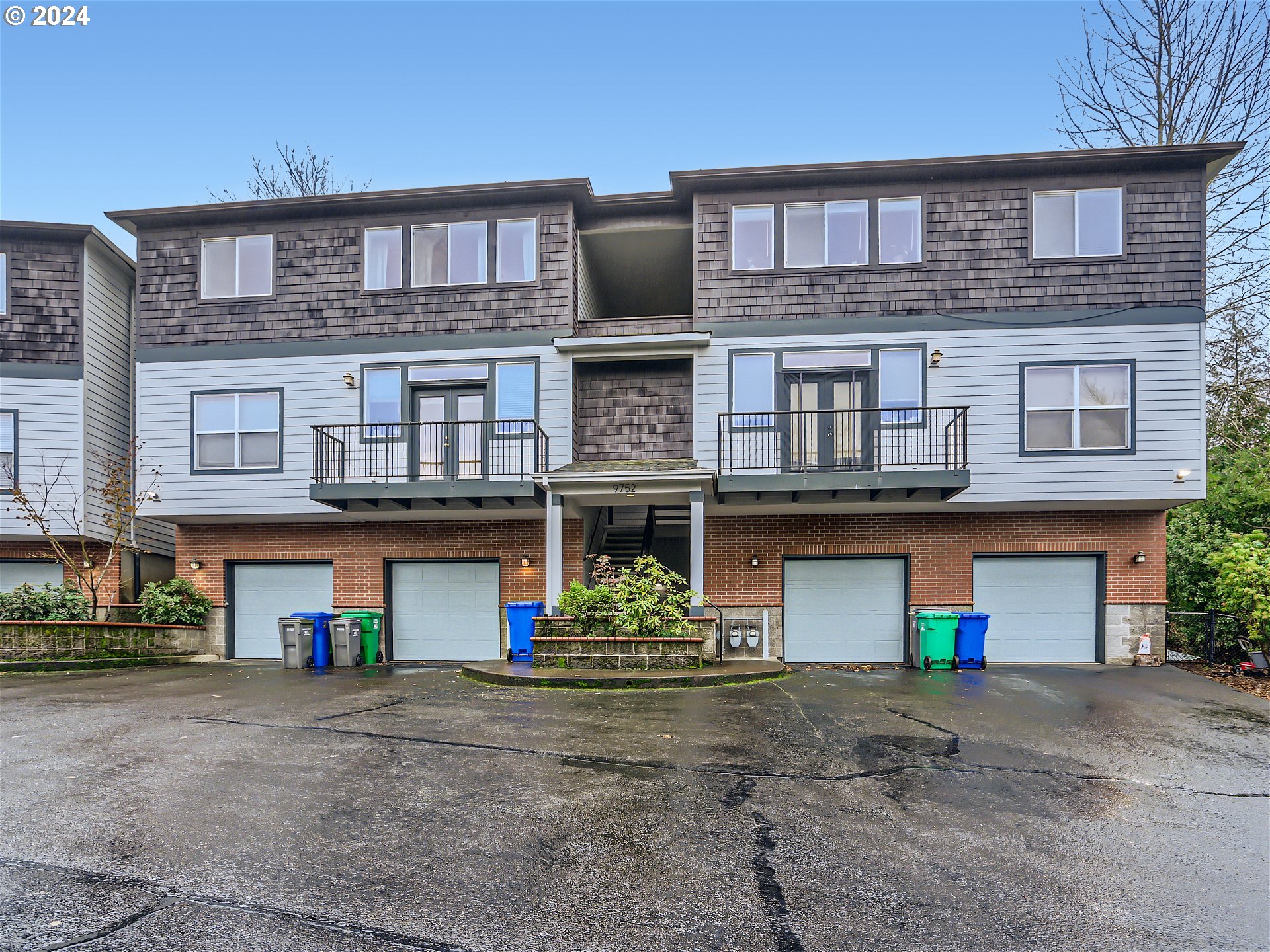 9752 Southwest 34th Place, Unit 4 Portland, OR 97219 - Photo 2 of 26 Gallery Image 2