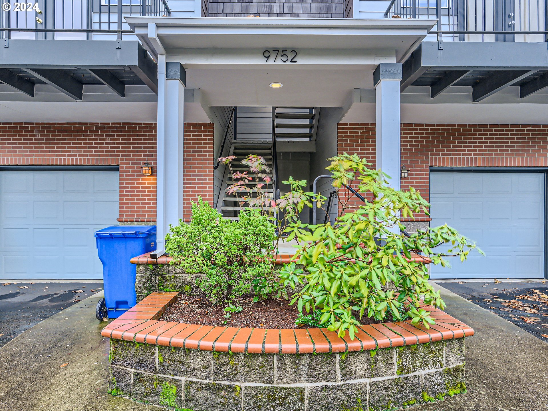 9752 Southwest 34th Place, Unit 4 Portland, OR 97219 - Photo 3 of 26 Gallery Image 3