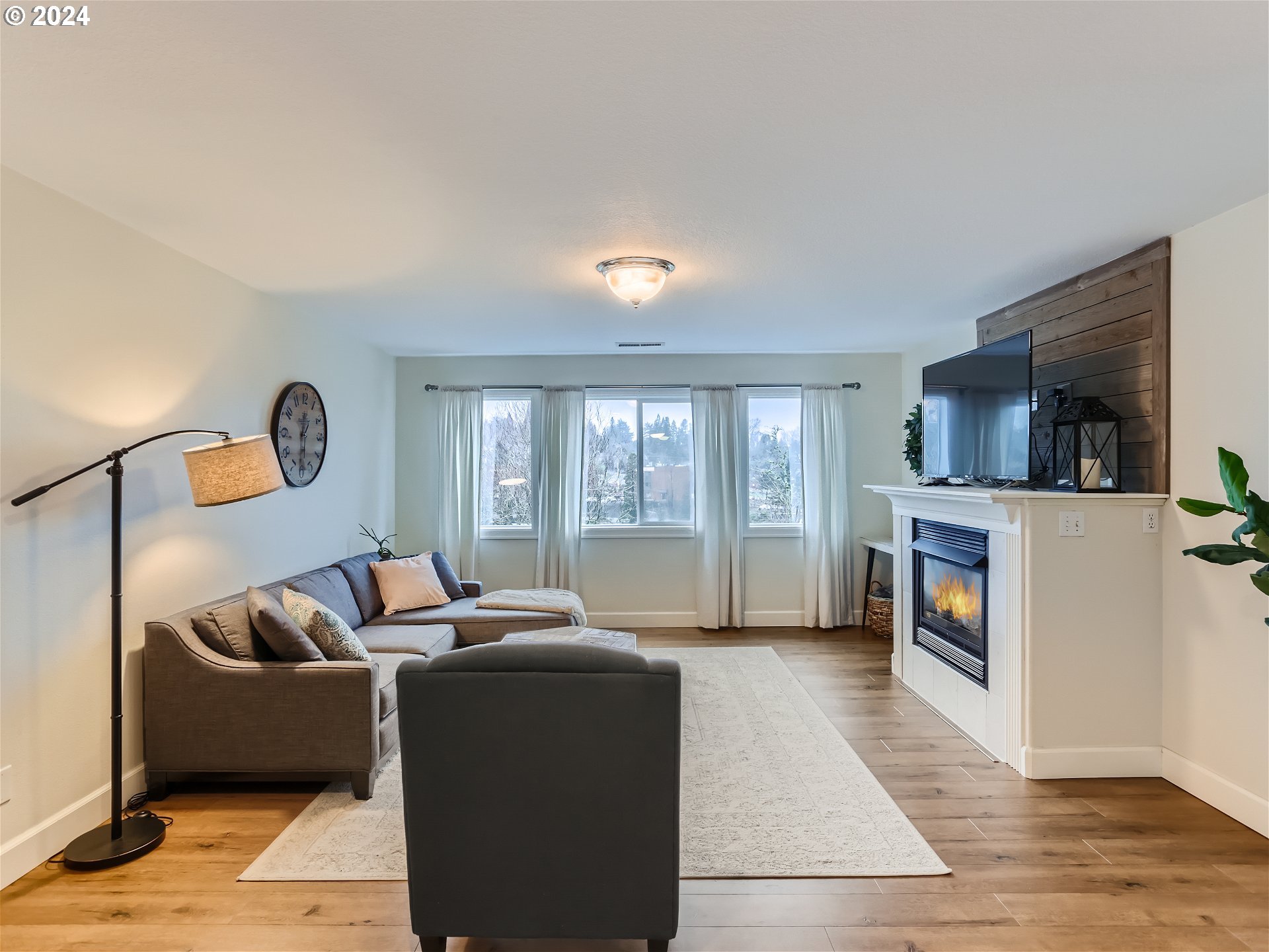 9752 Southwest 34th Place, Unit 4 Portland, OR 97219 - Photo 5 of 26 Gallery Image 5