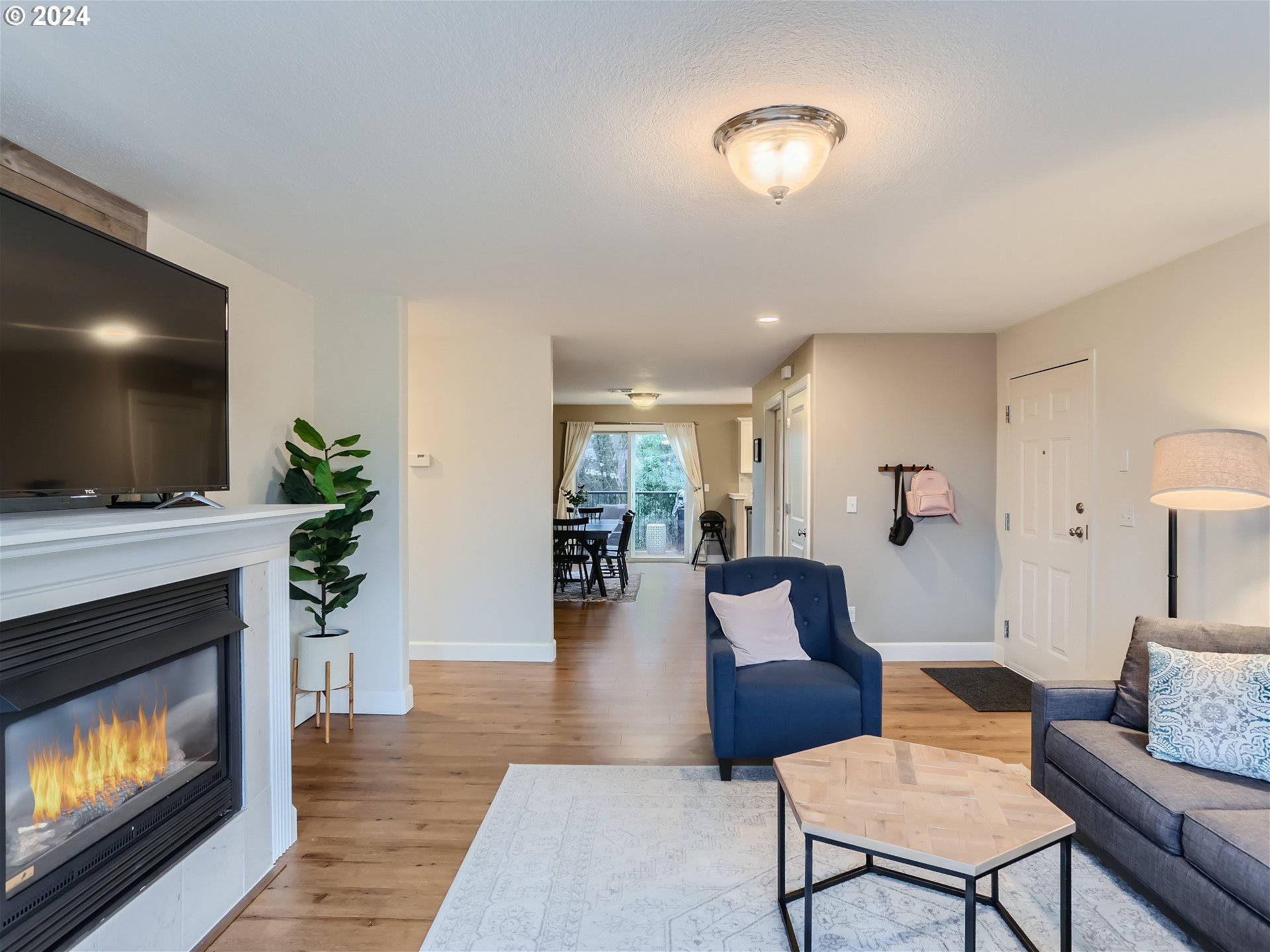 9752 Southwest 34th Place, Unit 4 Portland, OR 97219 - Photo 8 of 26 Gallery Image 8