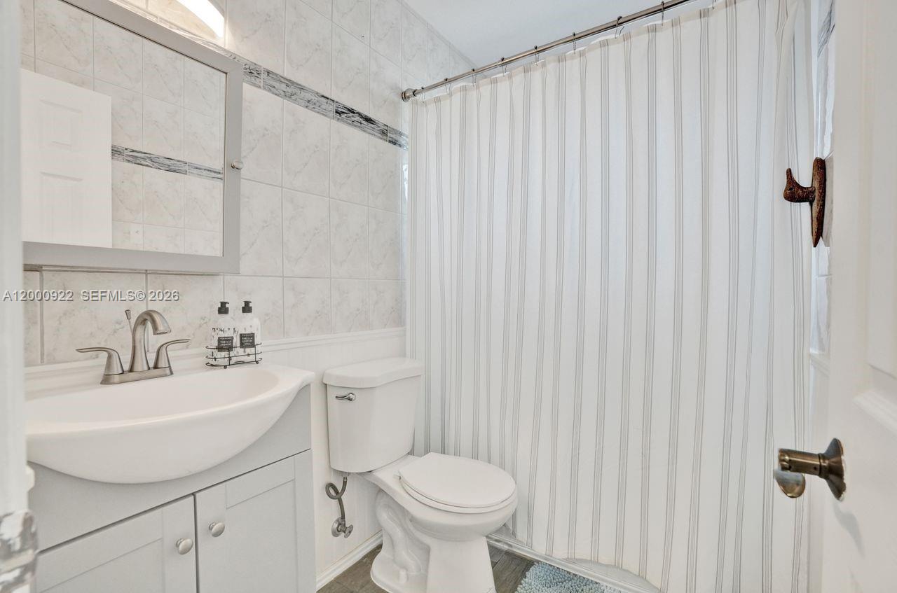 17501 Northwest 85th Avenue Hialeah, FL 33015 - Photo 24 of 63