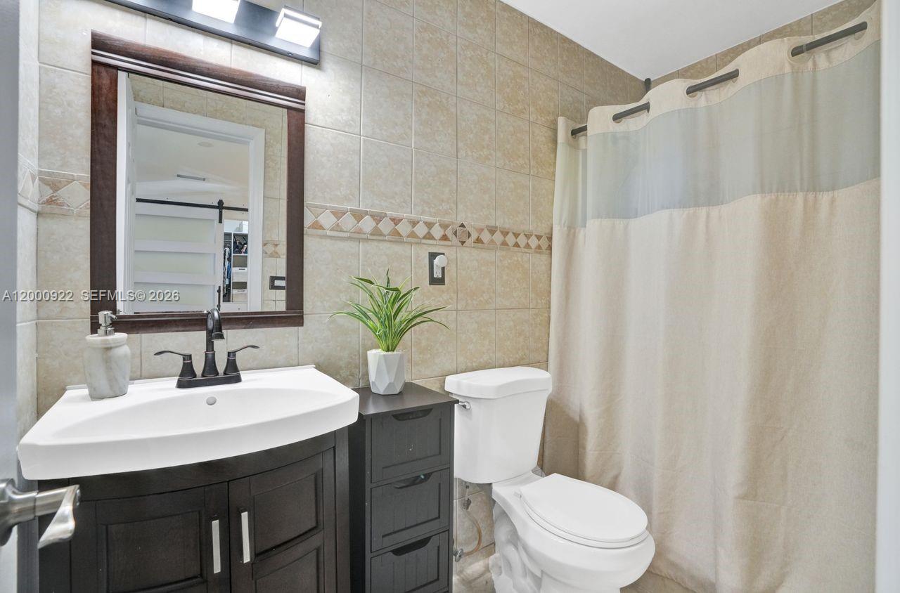 17501 Northwest 85th Avenue Hialeah, FL 33015 - Photo 10 of 63