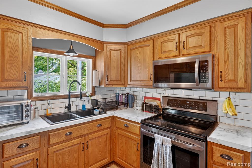 6235 Flushing Road Flushing, MI 48433 - Photo 13 of 58