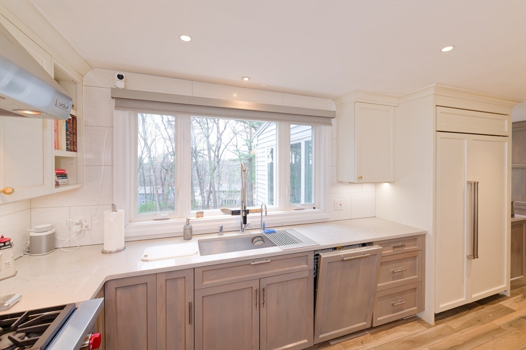 62 Ledgewood Road Framingham, MA 01701 - Photo 10 of 40 Gallery Image 10