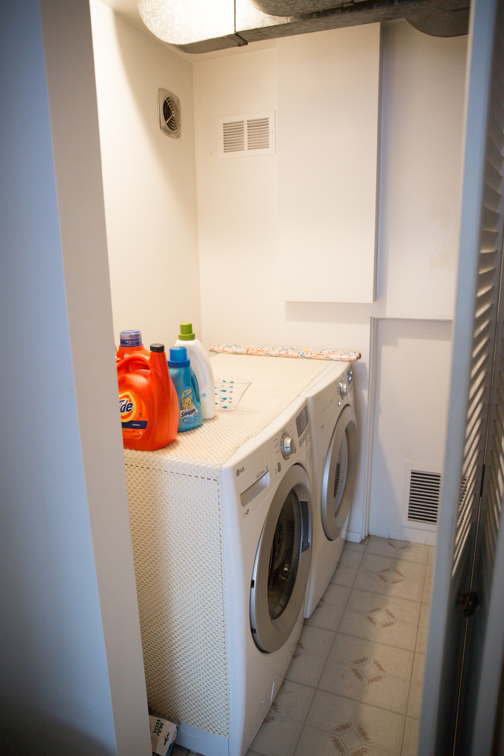 649 Spring Road Glenview, IL 60025 - Photo 14 of 16 a utility room with dryer and washer