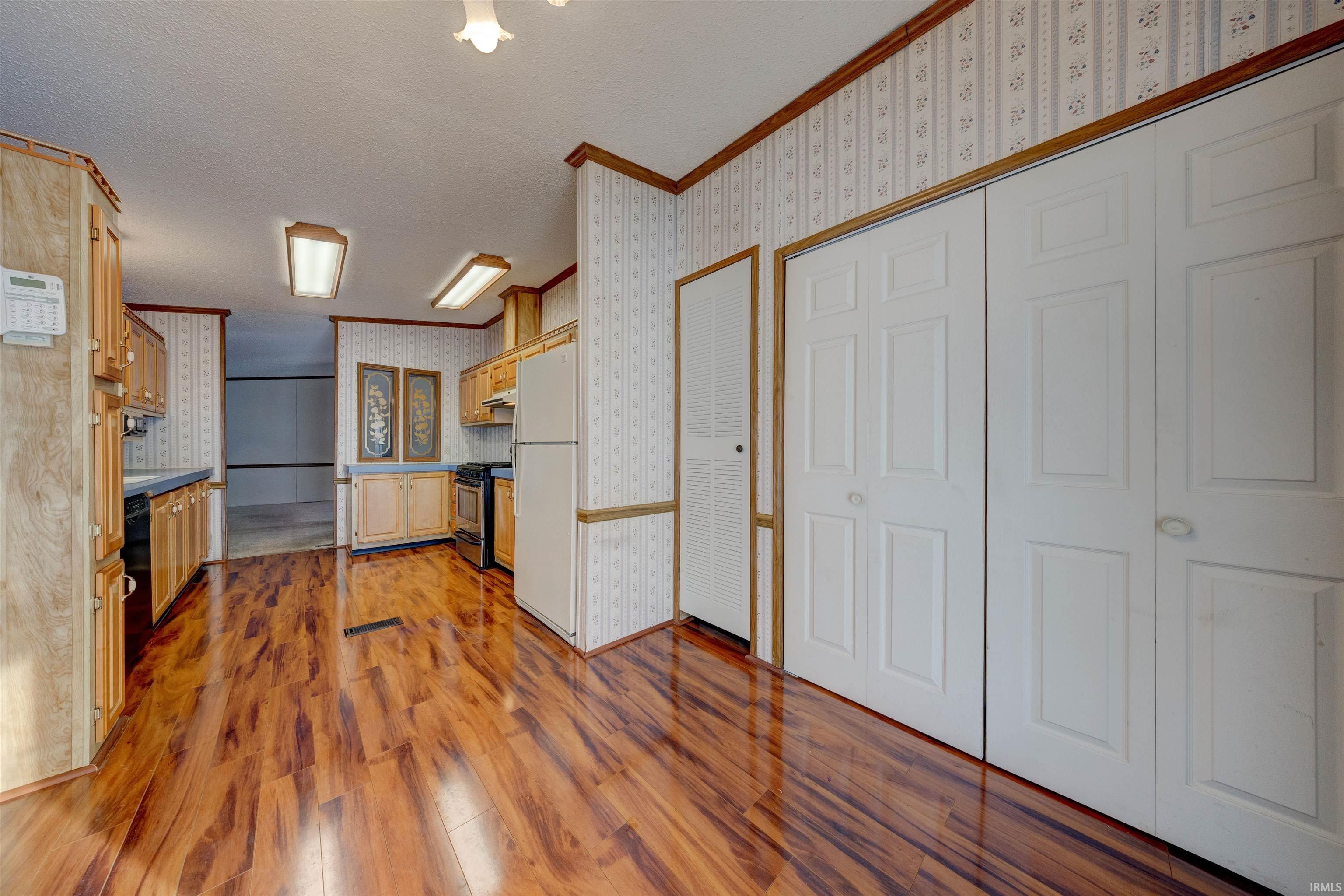 11299 Highway 68 Elberfeld, IN 47613 - Photo 7 of 31