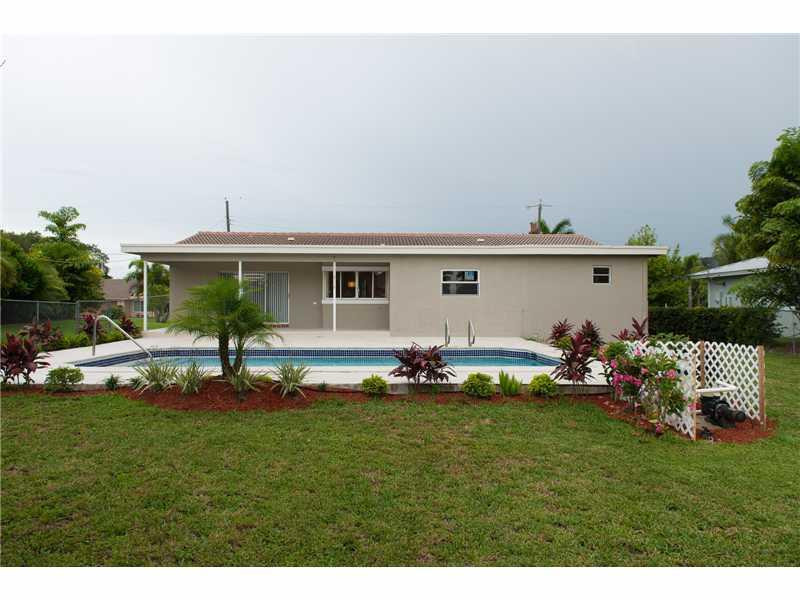 211 Oregon Lane Boca Raton, FL 33487 - Photo 7 of 14 Yard/Garden