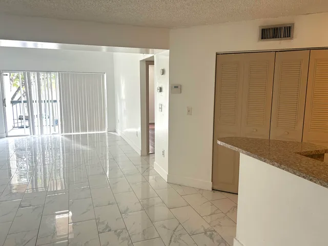 $2,150 | 6296 Northwest 186th Street, Unit 210, Hialeah, FL 33015