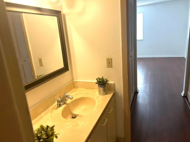 $2,150 | 6296 Northwest 186th Street, Unit 210, Hialeah, FL 33015