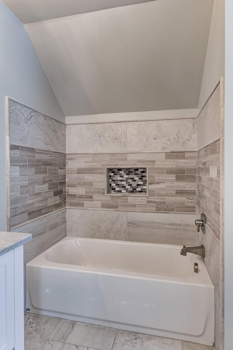 815 Lischey Avenue Nashville, TN 37207 - Photo 21 of 34 a bathroom with a bathtub