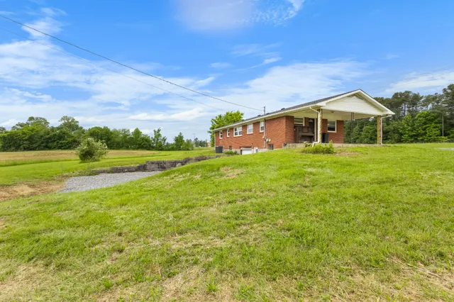 $299,900 | 3070 Dover Road, Woodlawn, TN 37191