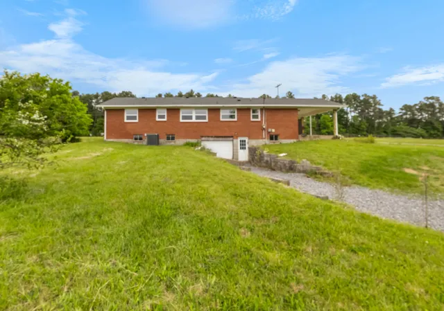 $299,900 | 3070 Dover Road, Woodlawn, TN 37191