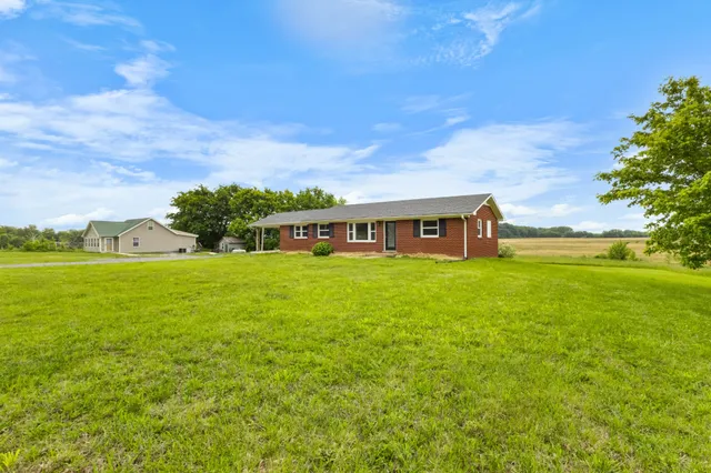 $299,900 | 3070 Dover Road, Woodlawn, TN 37191