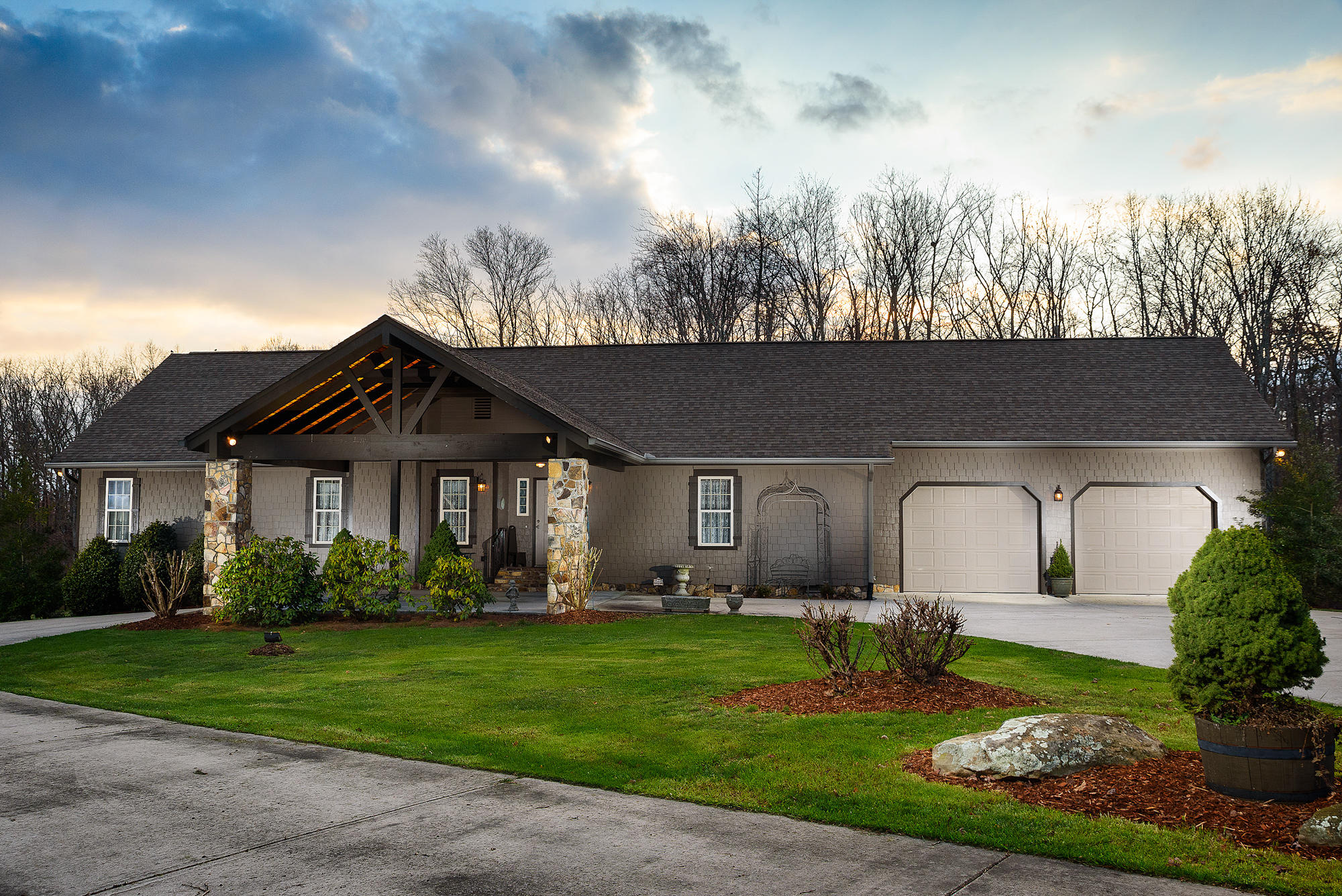 733 Hargis Road Signal Mountain, TN 37377 - Photo 2 of 29 Welcome!