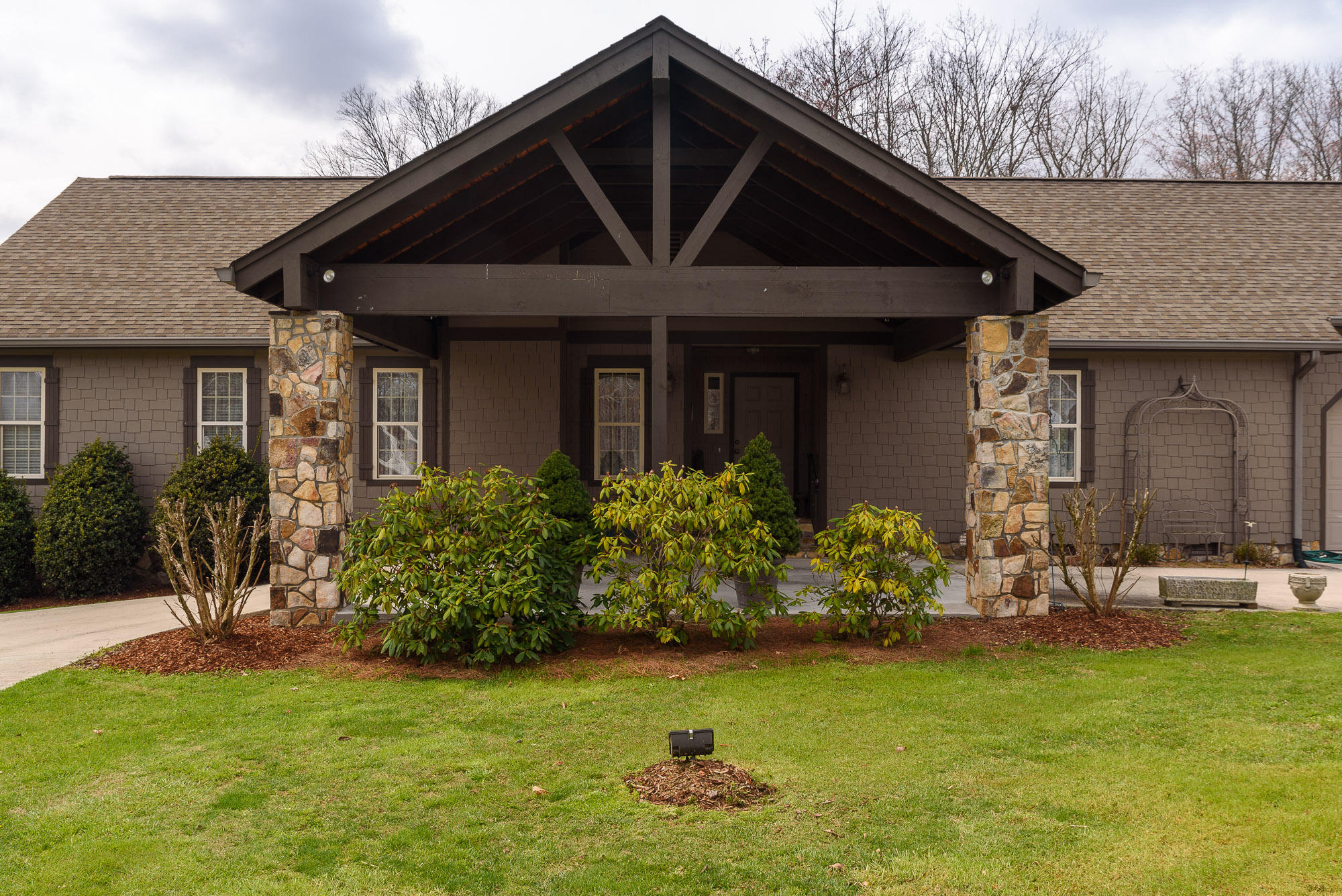 733 Hargis Road Signal Mountain, TN 37377 - Photo 27 of 29 extfront_4.jpg