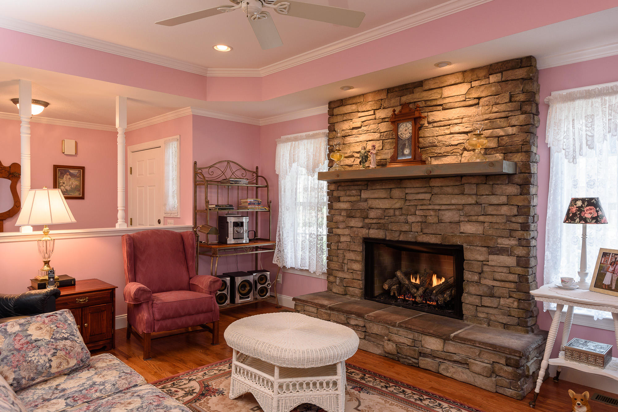 733 Hargis Road Signal Mountain, TN 37377 - Photo 5 of 29 Living room
