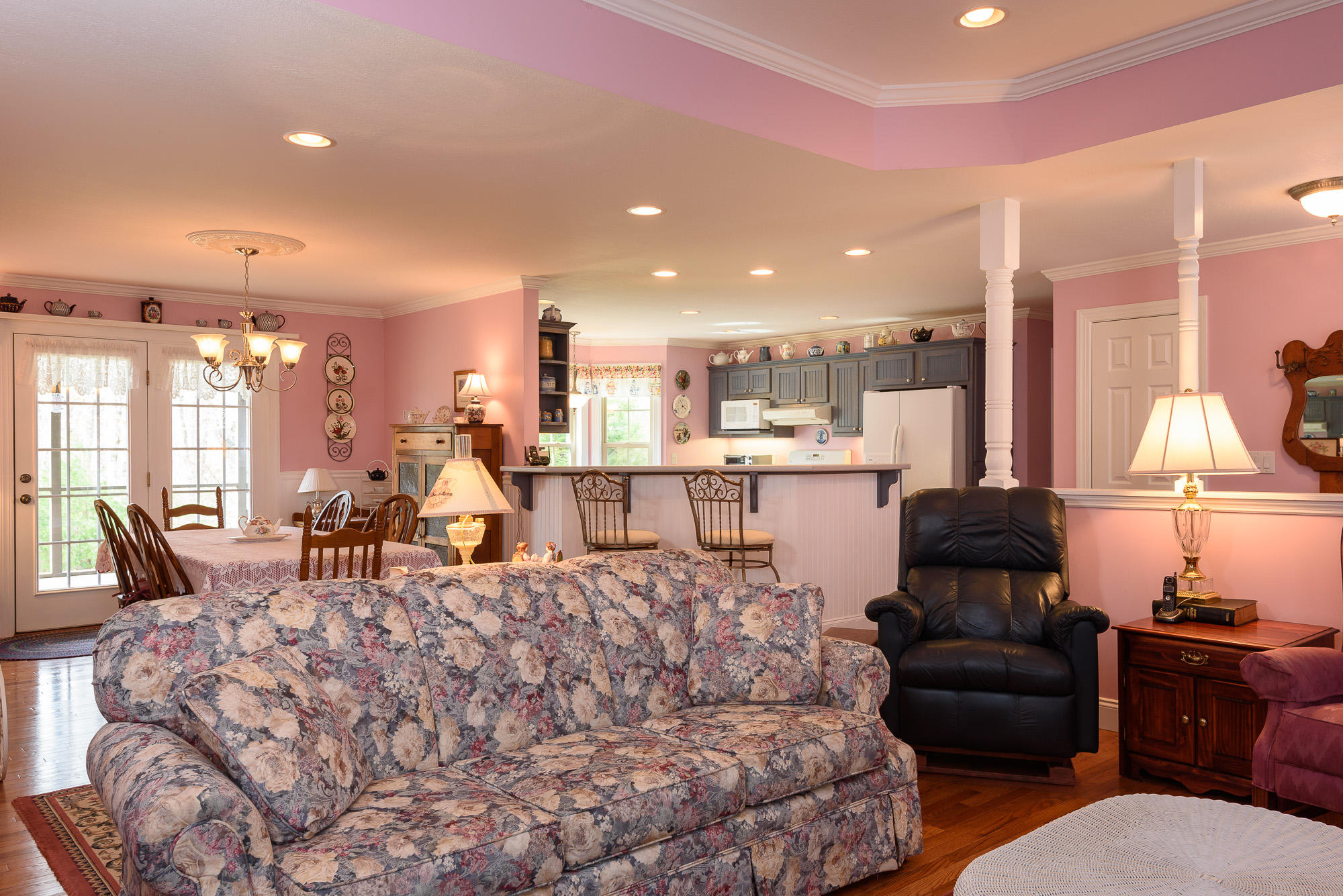 733 Hargis Road Signal Mountain, TN 37377 - Photo 7 of 29 Open living area