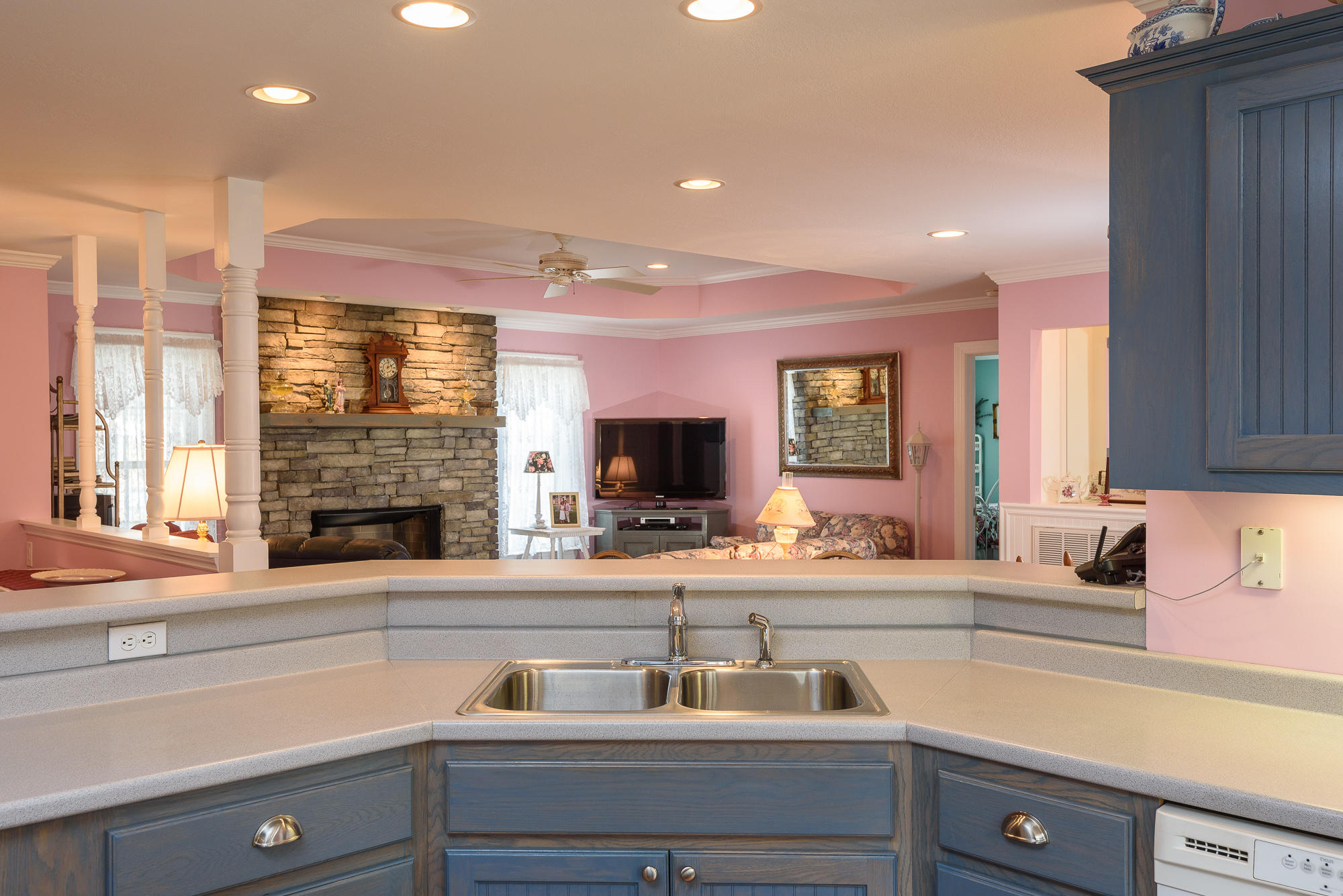 733 Hargis Road Signal Mountain, TN 37377 - Photo 9 of 29 Easy entertaining!