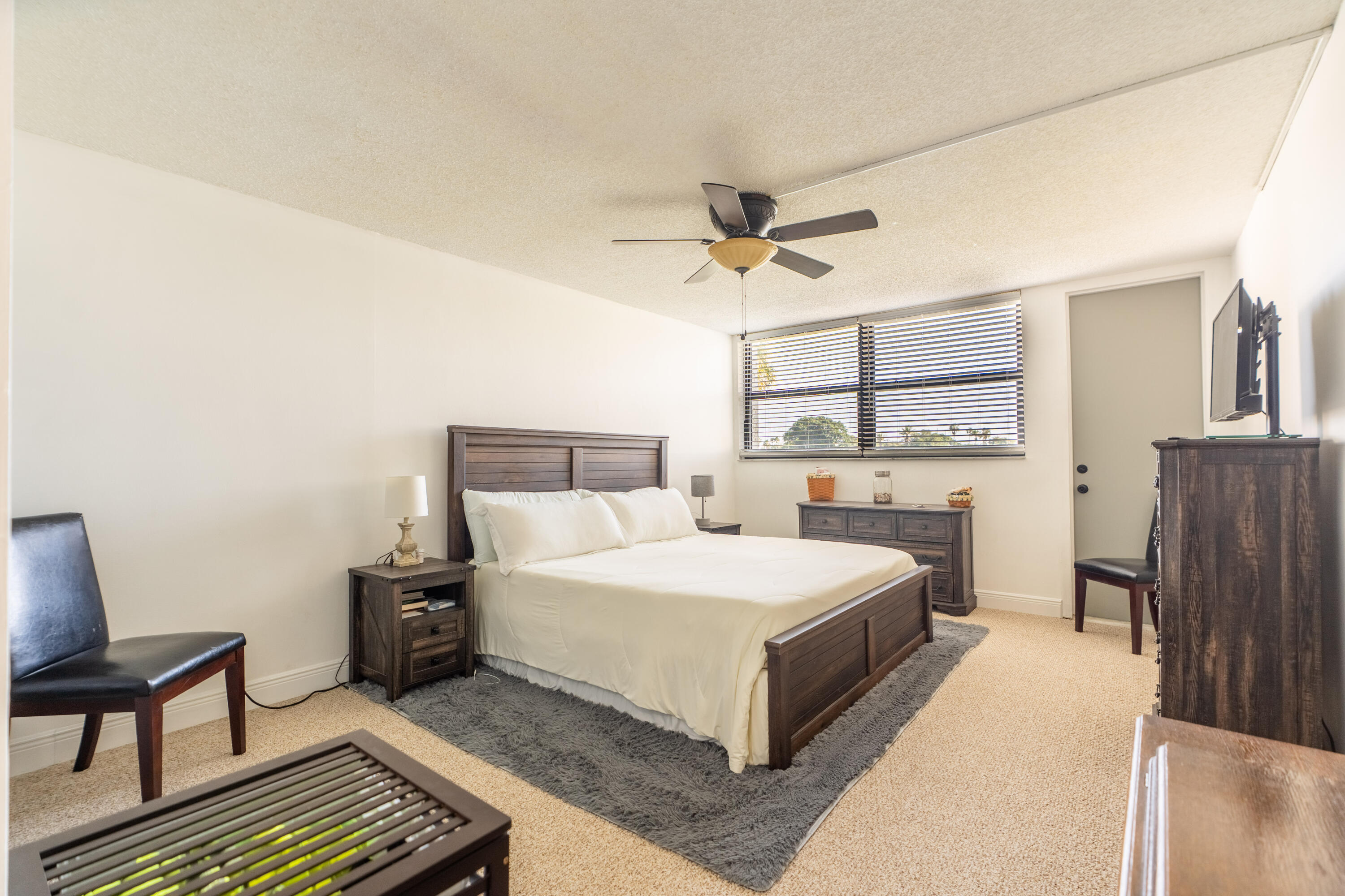 16401 Golf Club Road, Unit 113 Weston, FL 33326 - Photo 7 of 65 DSC01894