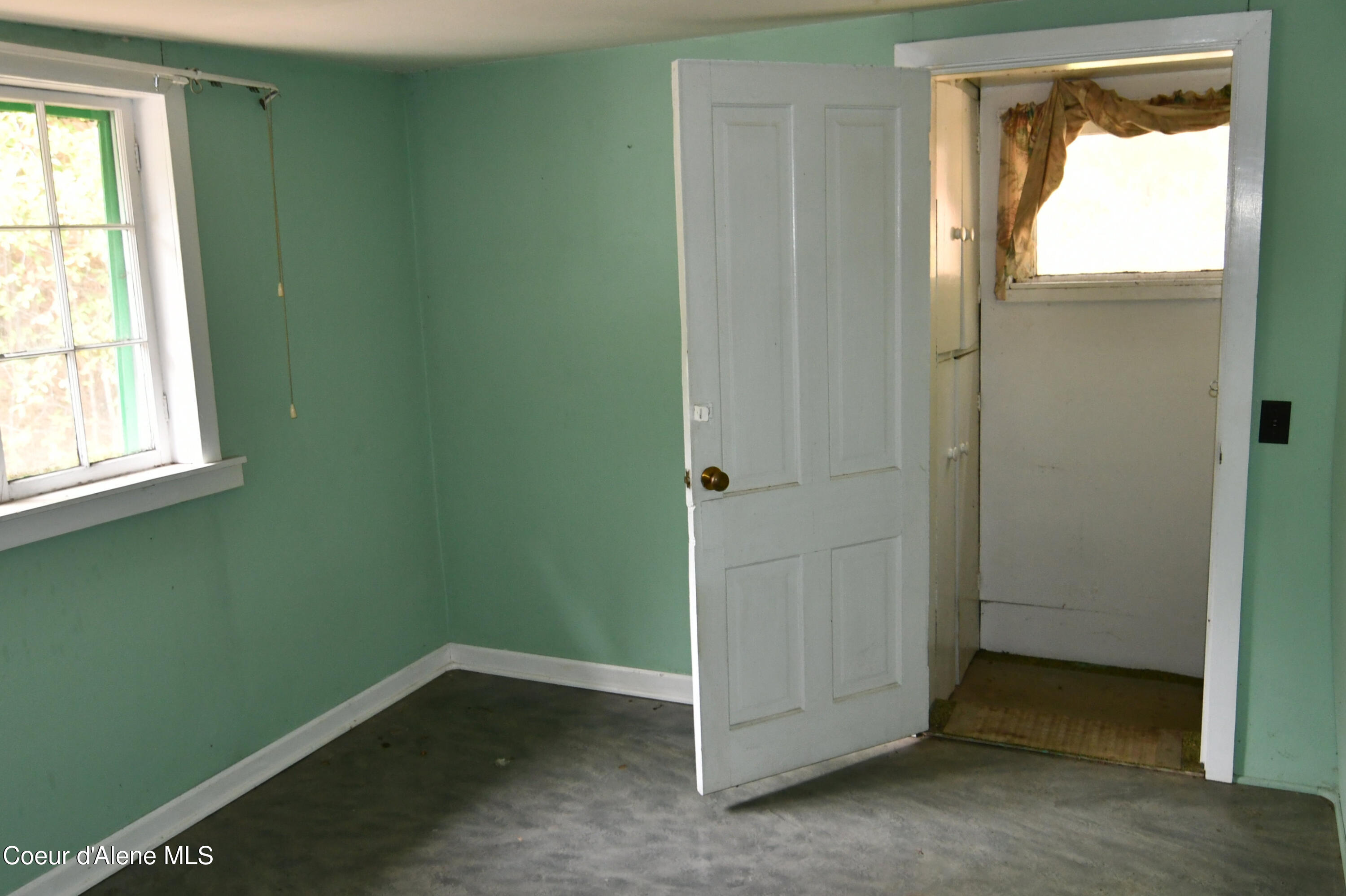 514 Main Street Wardner, ID 83837 - Photo 13 of 16 bed up