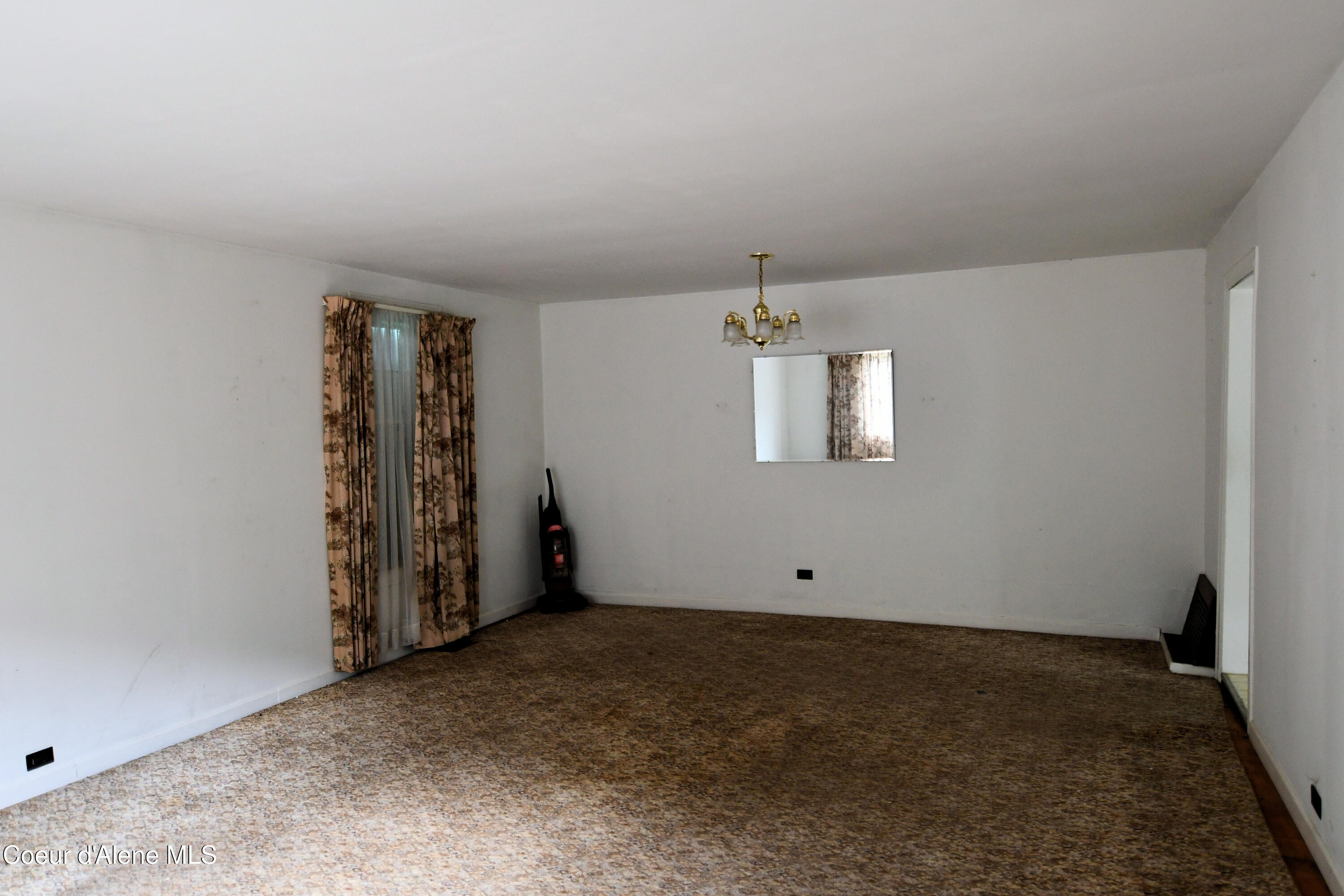 514 Main Street Wardner, ID 83837 - Photo 5 of 16 living room west end