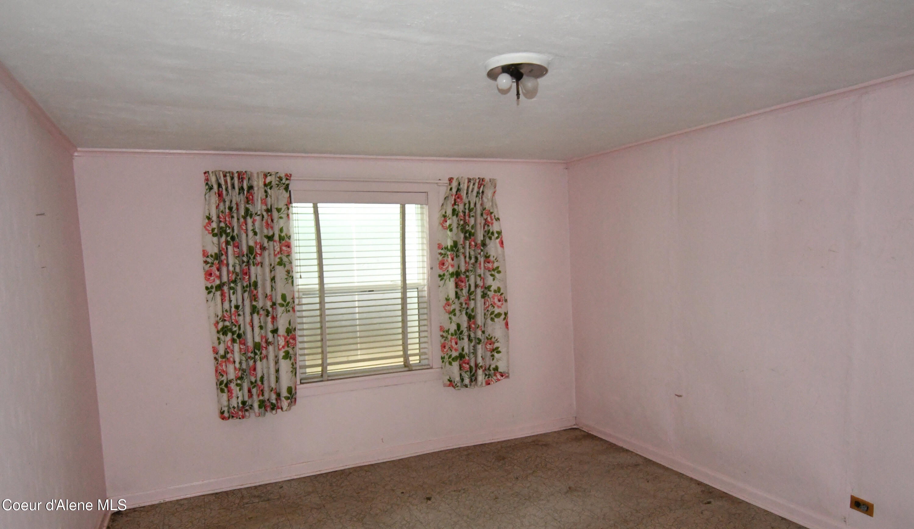 514 Main Street Wardner, ID 83837 - Photo 7 of 16 main bedroom