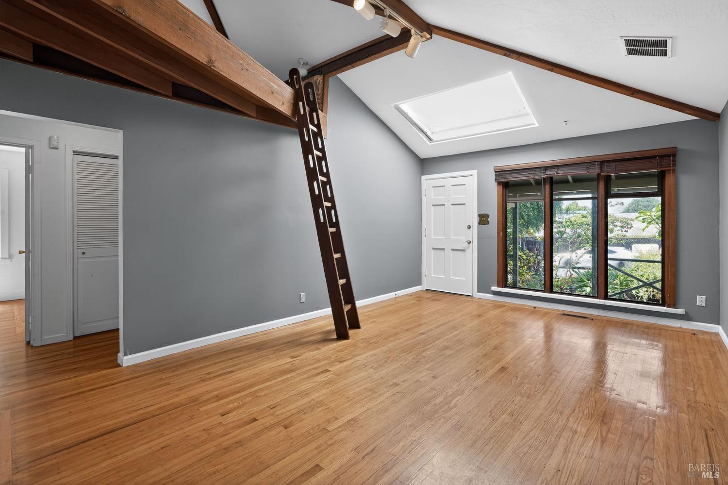 124 North San Pedro Road San Rafael, CA 94903 - Photo 4 of 21