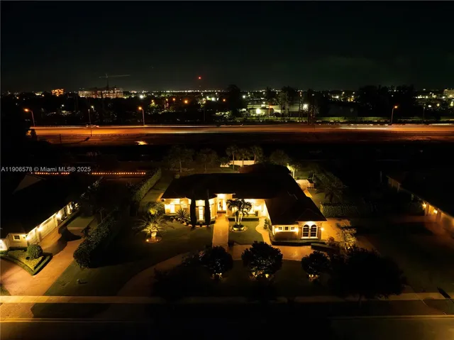 a view of entryway and hall