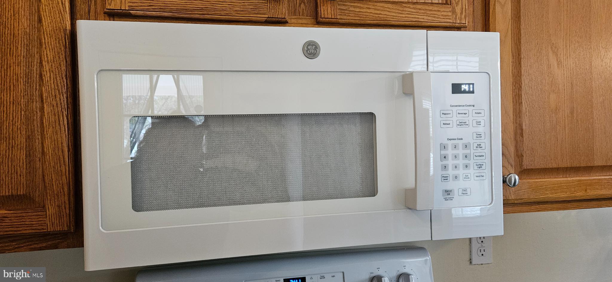 423 Happy Creek Road Front Royal, VA 22630 - Photo 12 of 48 a bathroom with a bathtub