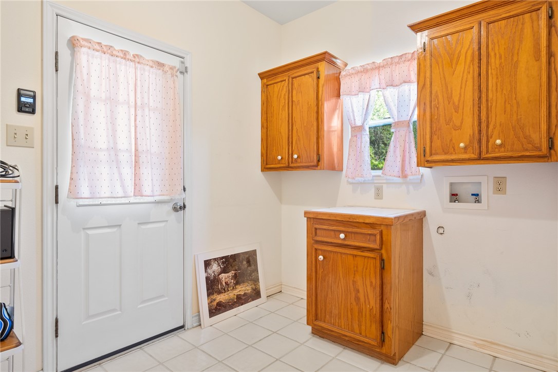 620 Colonial Drive Portland, TX 78374 - Photo 28 of 40 a bathroom with a sink a mirror and a window