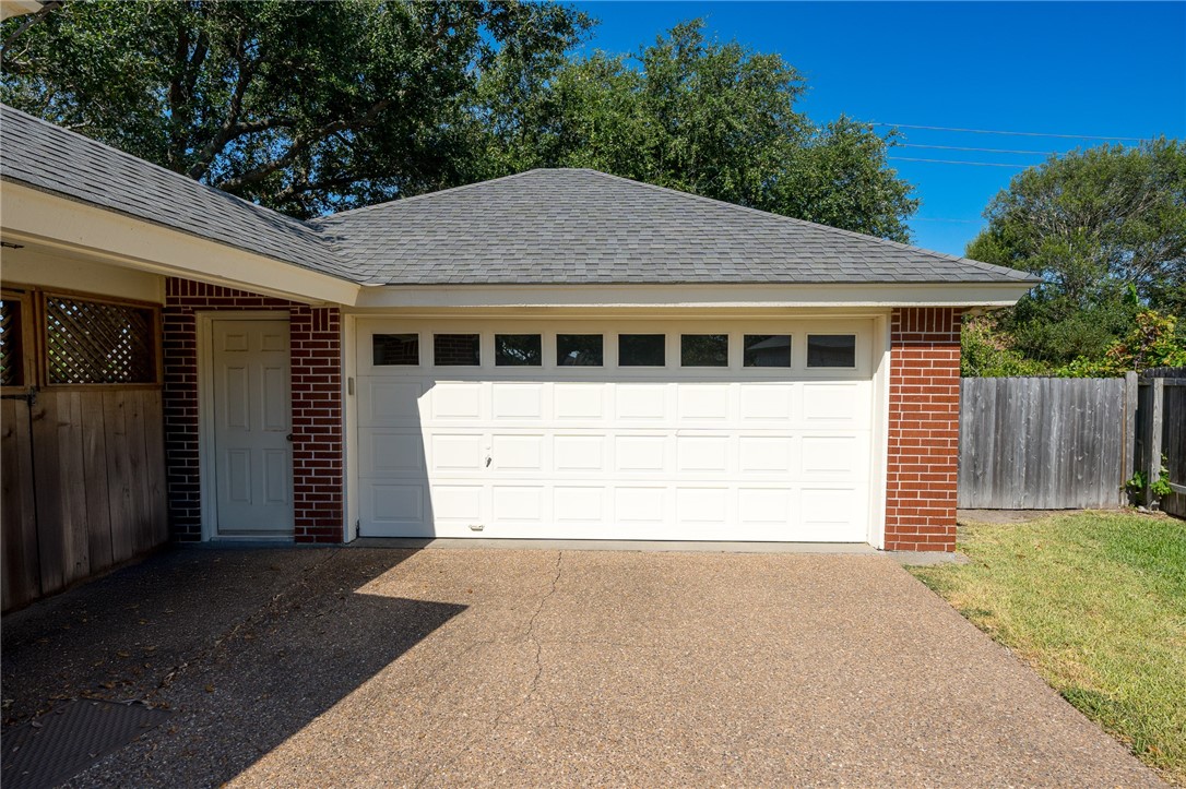 620 Colonial Drive Portland, TX 78374 - Photo 34 of 40 a house with a outdoor space