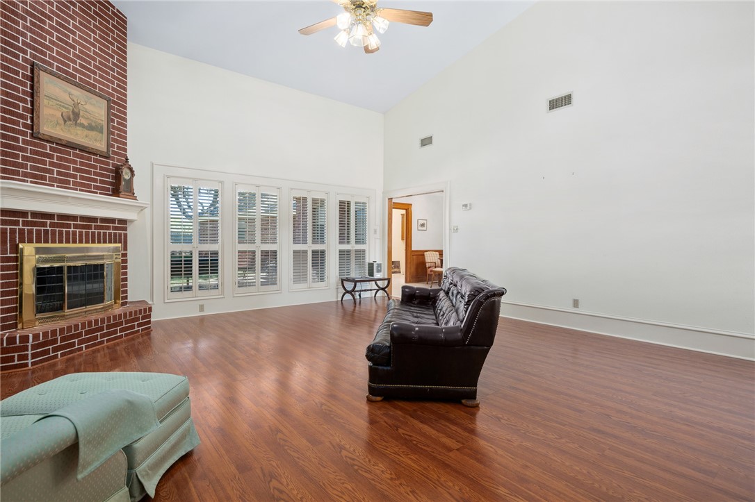 620 Colonial Drive Portland, TX 78374 - Photo 8 of 40 a living room with furniture and a fireplace