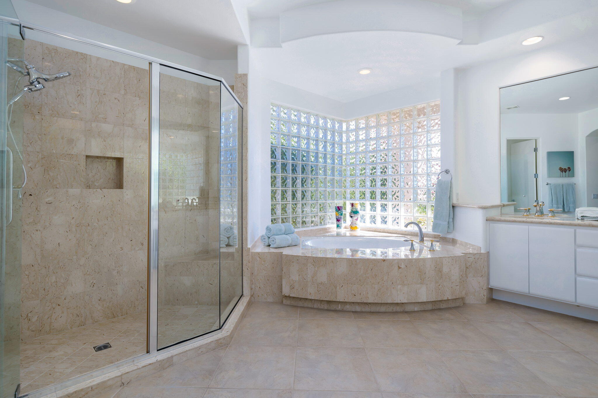 290 Loch Lomond Road Rancho Mirage, CA 92270 - Photo 26 of 50 a bathroom with a tub shower and sink
