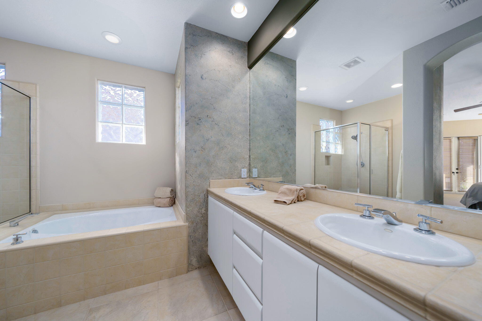 290 Loch Lomond Road Rancho Mirage, CA 92270 - Photo 36 of 50 a bathroom with a tub sink and mirror