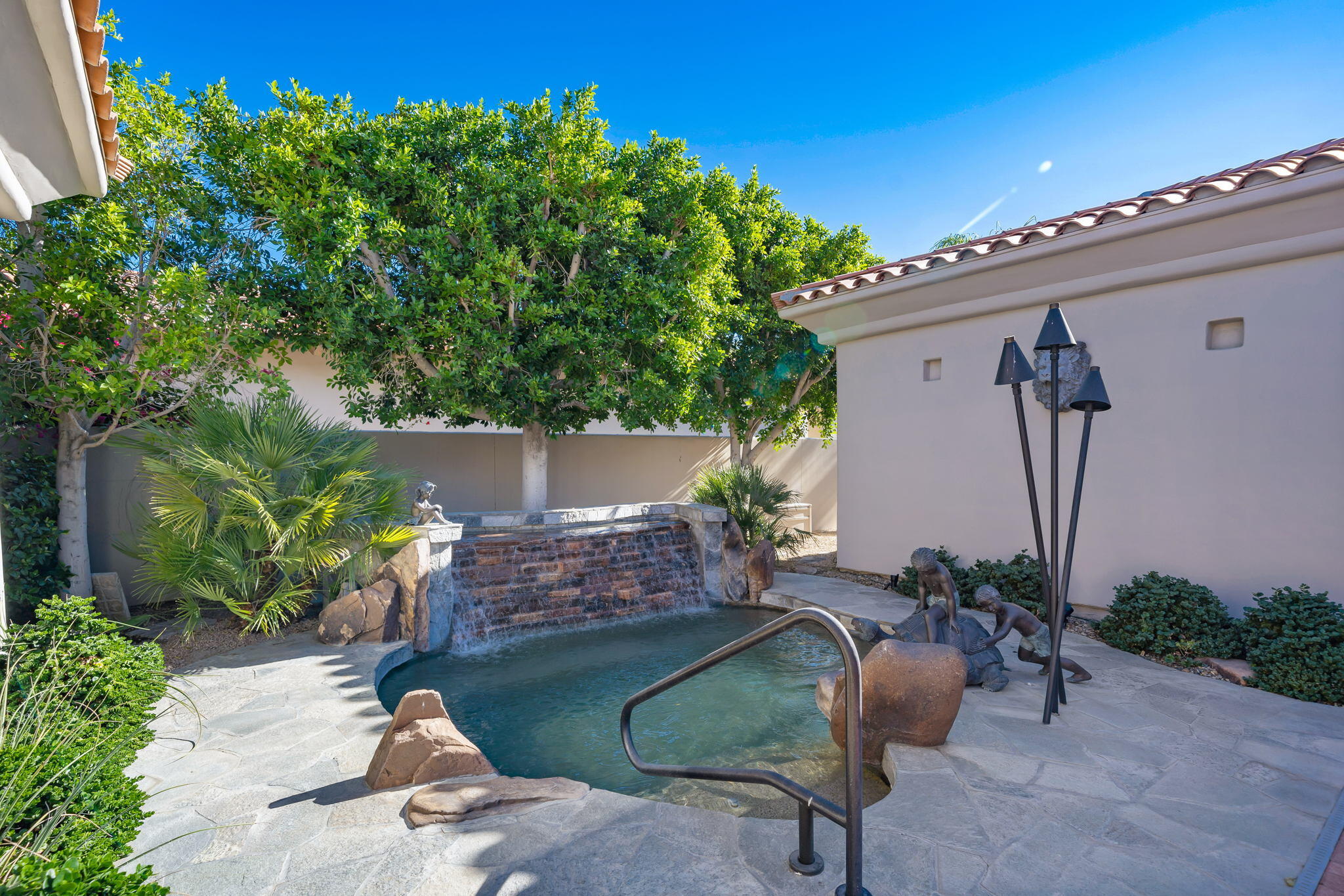 290 Loch Lomond Road Rancho Mirage, CA 92270 - Photo 41 of 50 an outdoor view with patio