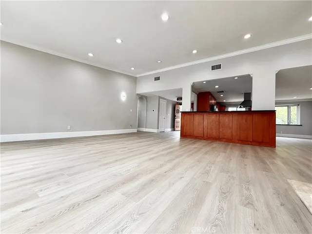 $8,900 | 24204 Calvert Street, Woodland Hills, CA 91367