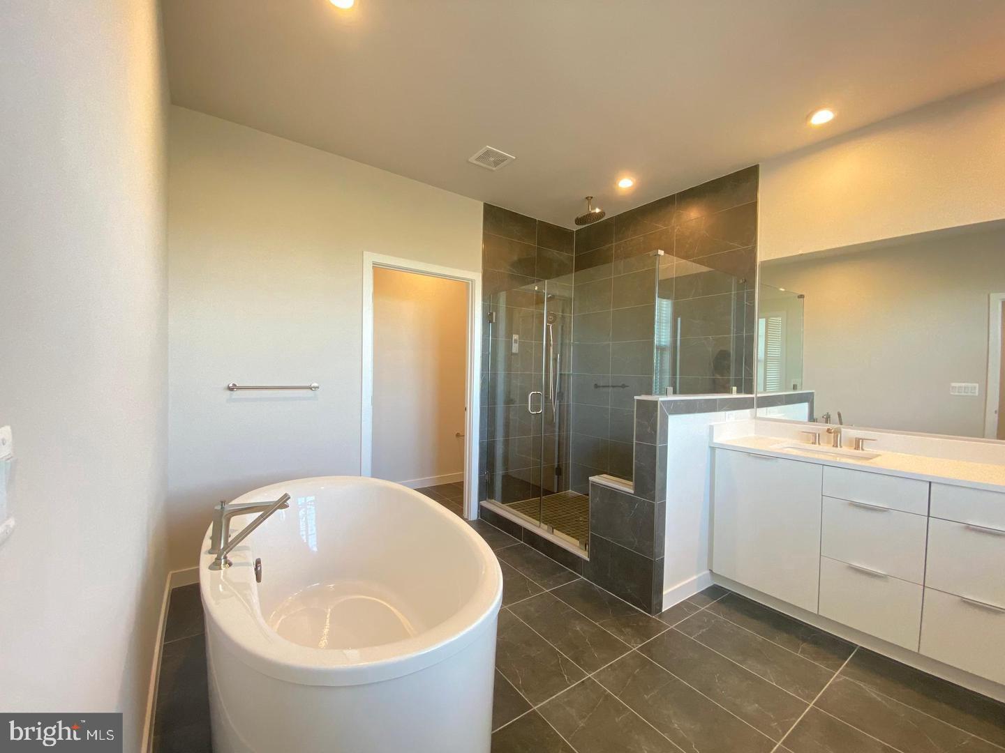 22274 Rivanna Shore Terrace Ashburn, VA 20148 - Photo 18 of 35
