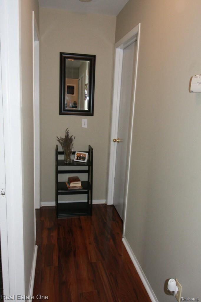 2533 Harrison Avenue Rochester, MI 48307 - Photo 10 of 16 10--Hall.jpg