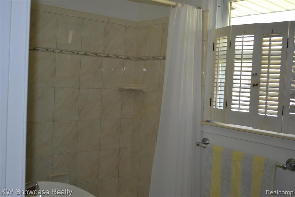 1528 East Maple Road Birmingham, MI 48009 - Photo 11 of 22