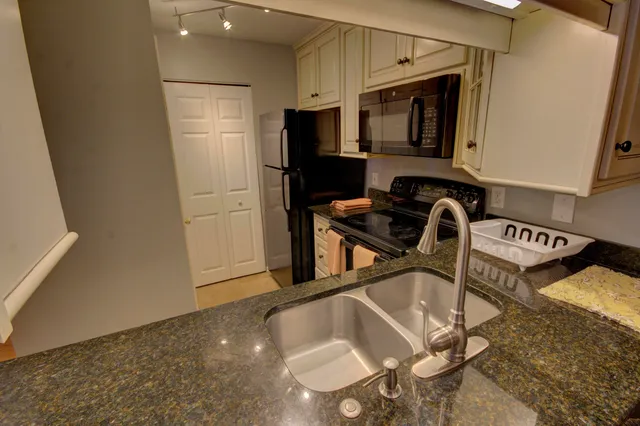 $228,500 | 188 Midland Parkway, Unit 105, Summerville, SC 29485