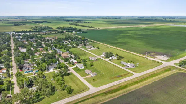 $5,000 | 402 South 5th Street, Fairmount, ND 58030