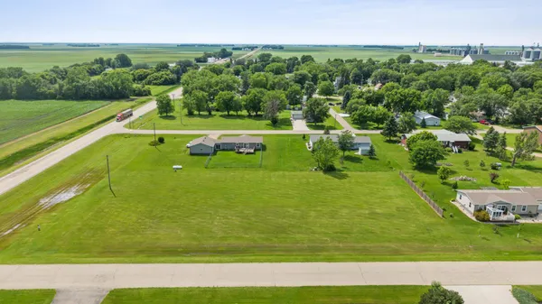 $5,000 | 402 South 5th Street, Fairmount, ND 58030