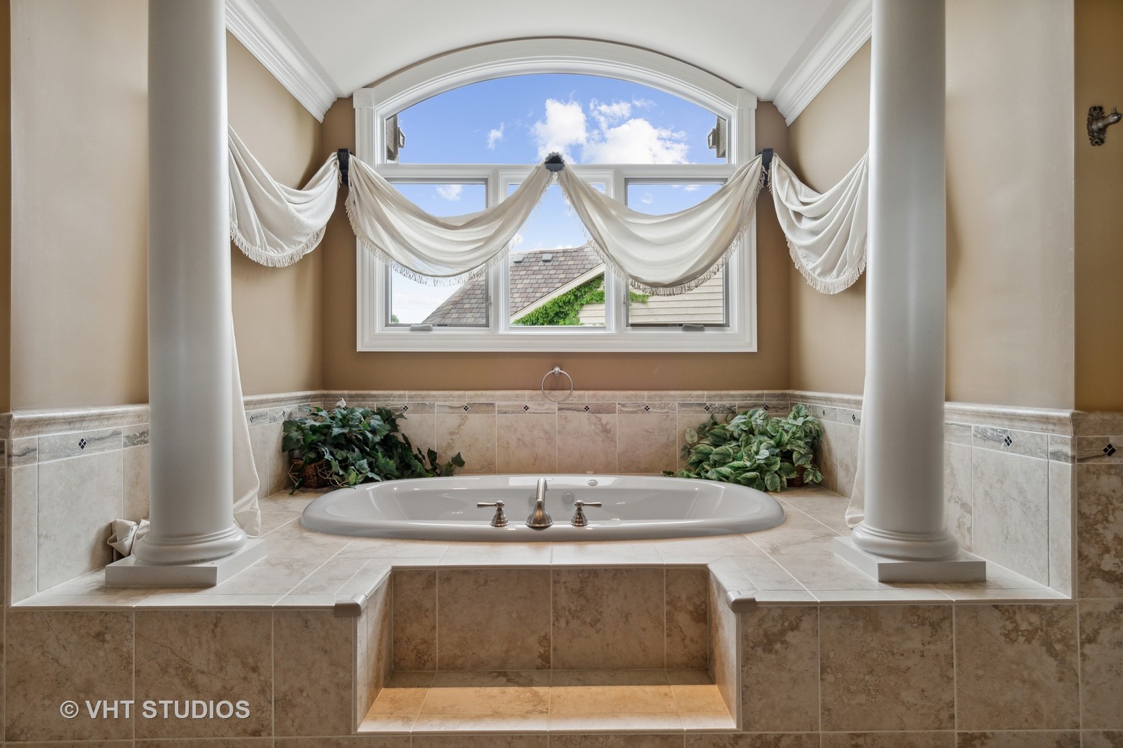 8S287 Hampton Circle Naperville, IL 60540 - Photo 20 of 42 a bathroom with a sink and a mirror