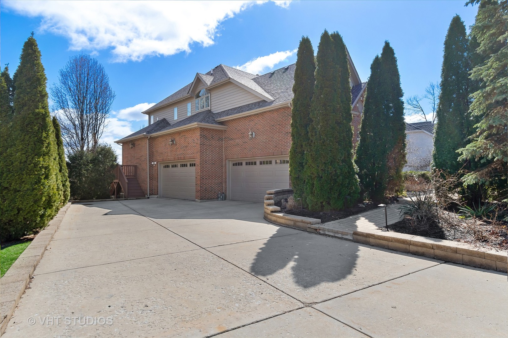 8S287 Hampton Circle Naperville, IL 60540 - Photo 38 of 42 a view of a house with a yard and plants
