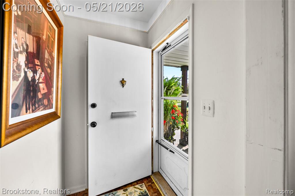 18474 Beverly Road Beverly Hills, MI 48025 - Photo 4 of 38
