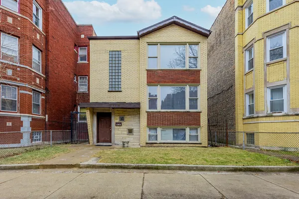 $1,850 | 7637 South Essex Avenue, Unit 2, Chicago, IL 60649