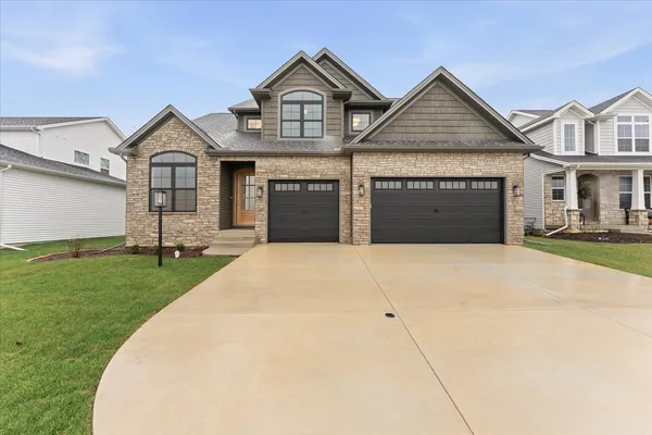 $619,000 | 1403 Ravenwood Drive, Mahomet, IL 61853